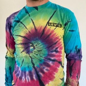 Men’s medium tie dye Levi’s long sleeve shirt.